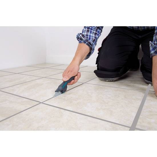Как правильно затирать швы на полу на плитке