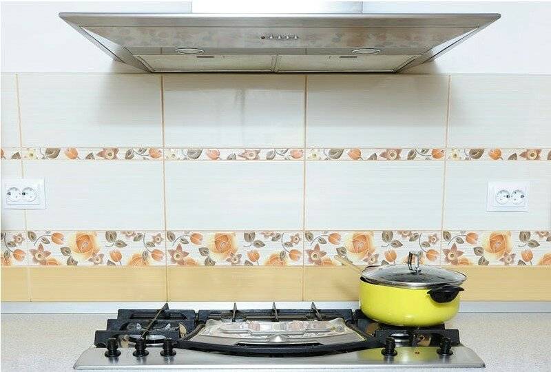 Керамическая плитка на фартук для кухни: выбираем её размеры и дизайн вместе