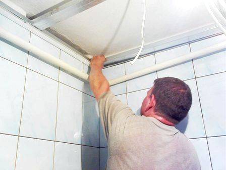 Установка реечного потолка в ванной - пошаговая инструкция