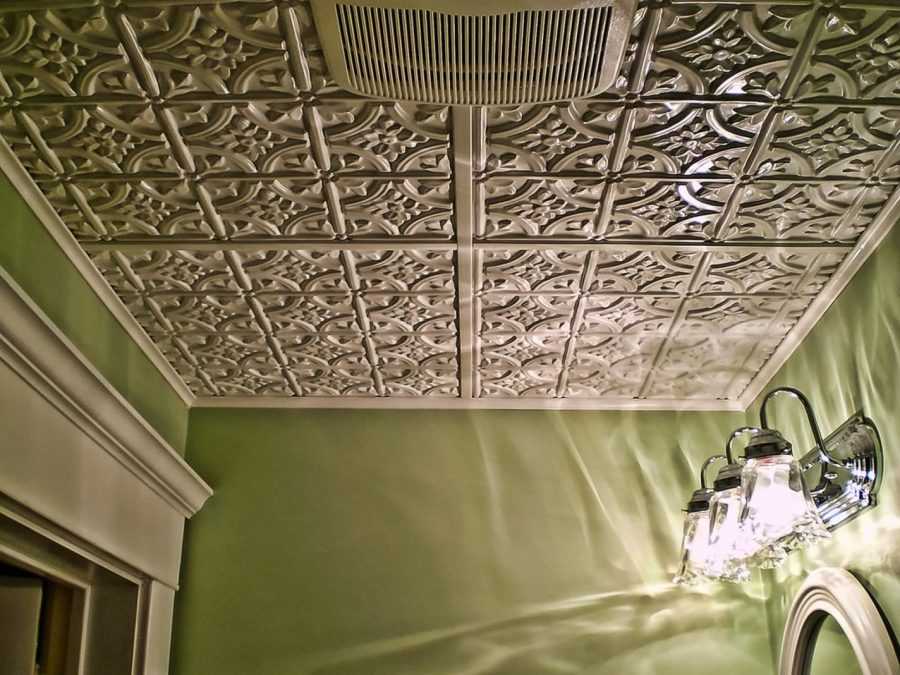 Плитка из полистирола для потолка — плюсы, минусы, особенности монтажа
