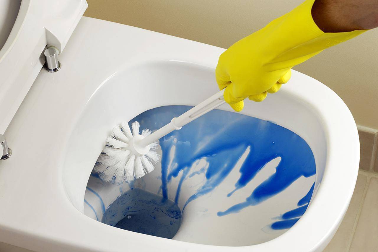 Способы как очистить ванну от желтого налета