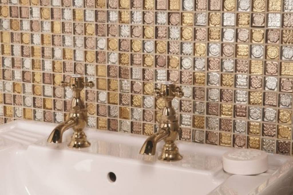 8 советов, как выбрать плитку мозаику для кухни и ванной: виды мозаики, укладка - house-help.info