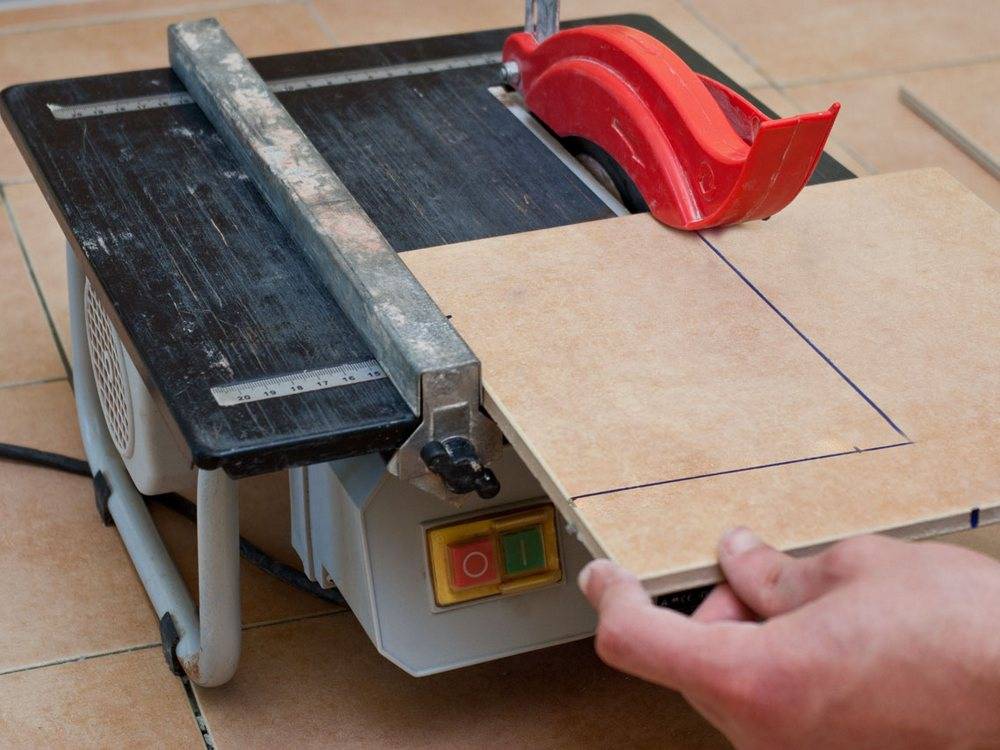 Как правильно отрезать керамическую плитку болгаркой без сколов