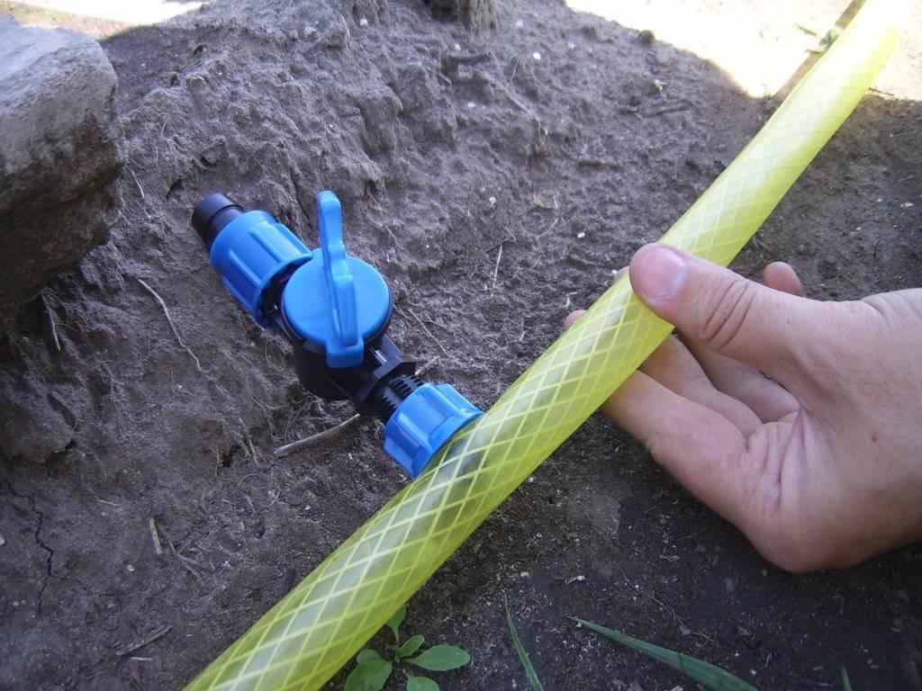 Пластиковые трубы для полива огорода на даче