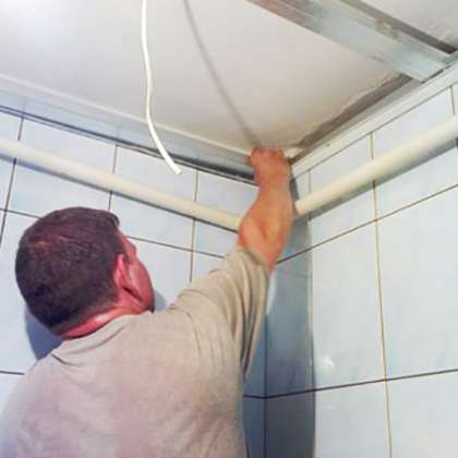 Как сделать потолок из панелей пвх в ванной