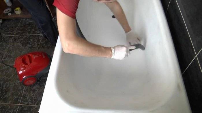 Восстановление покрытия чугунной ванны: способы, пошаговые инструкции