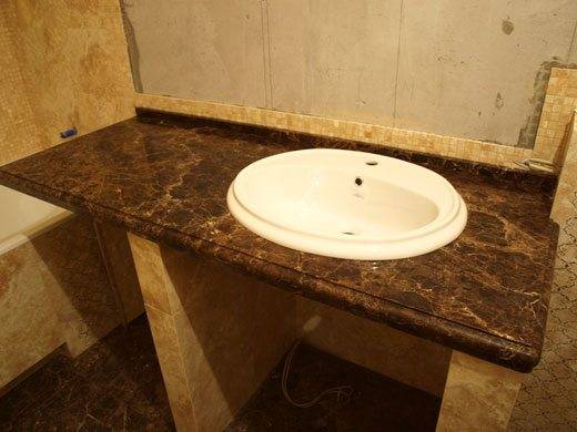 Столешница для ванной комнаты под раковину: как выбрать, виды, дизайн (+фото)