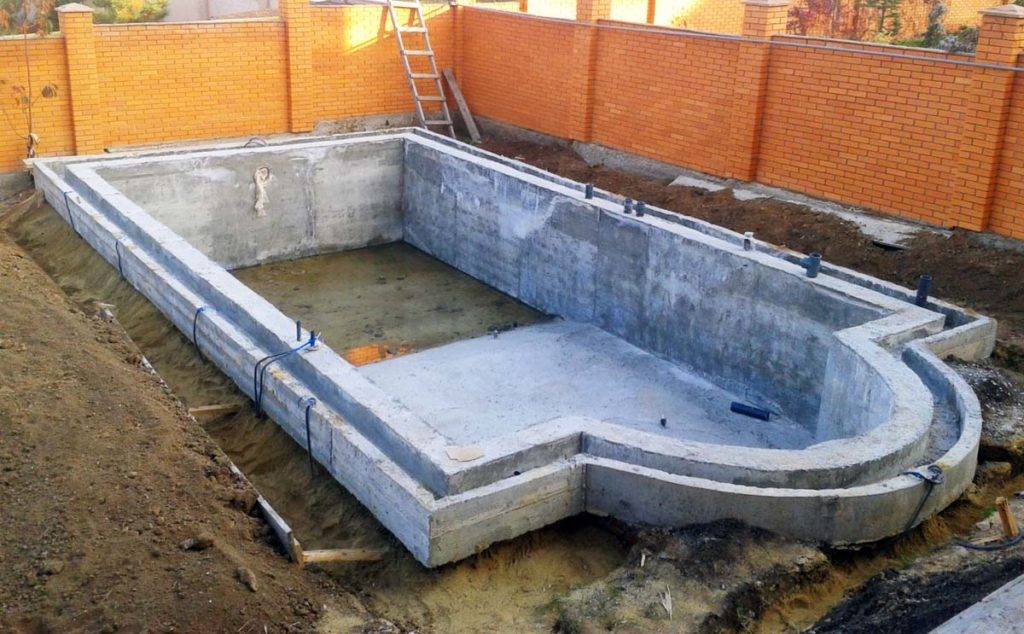 Бассейн из бетона своими руками - этапы строительства