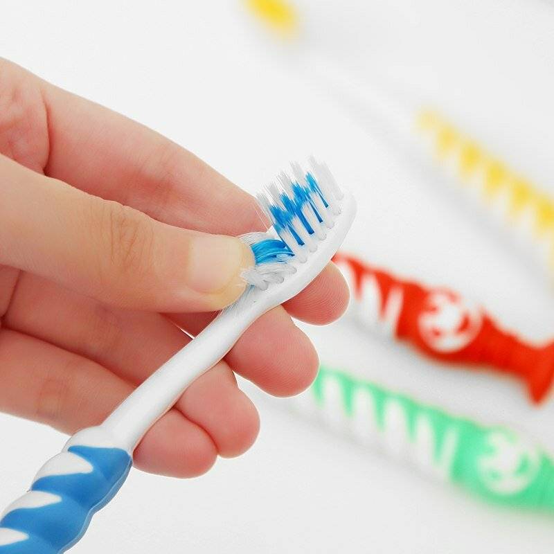 Как хранить зубные щетки, чтобы не навредить своему здоровью
