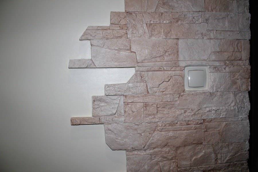 Как класть декоративную гипсовую плитку на стену под кирпич: особенности и технология укладки