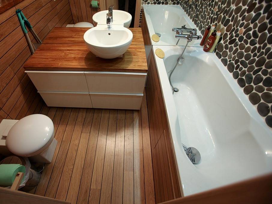 Деревянный пол в ванной: гидроизоляция, выбор материала, технология укладки