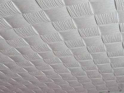 Бесшовная плитка на потолок из пенопласта или пенополистирола