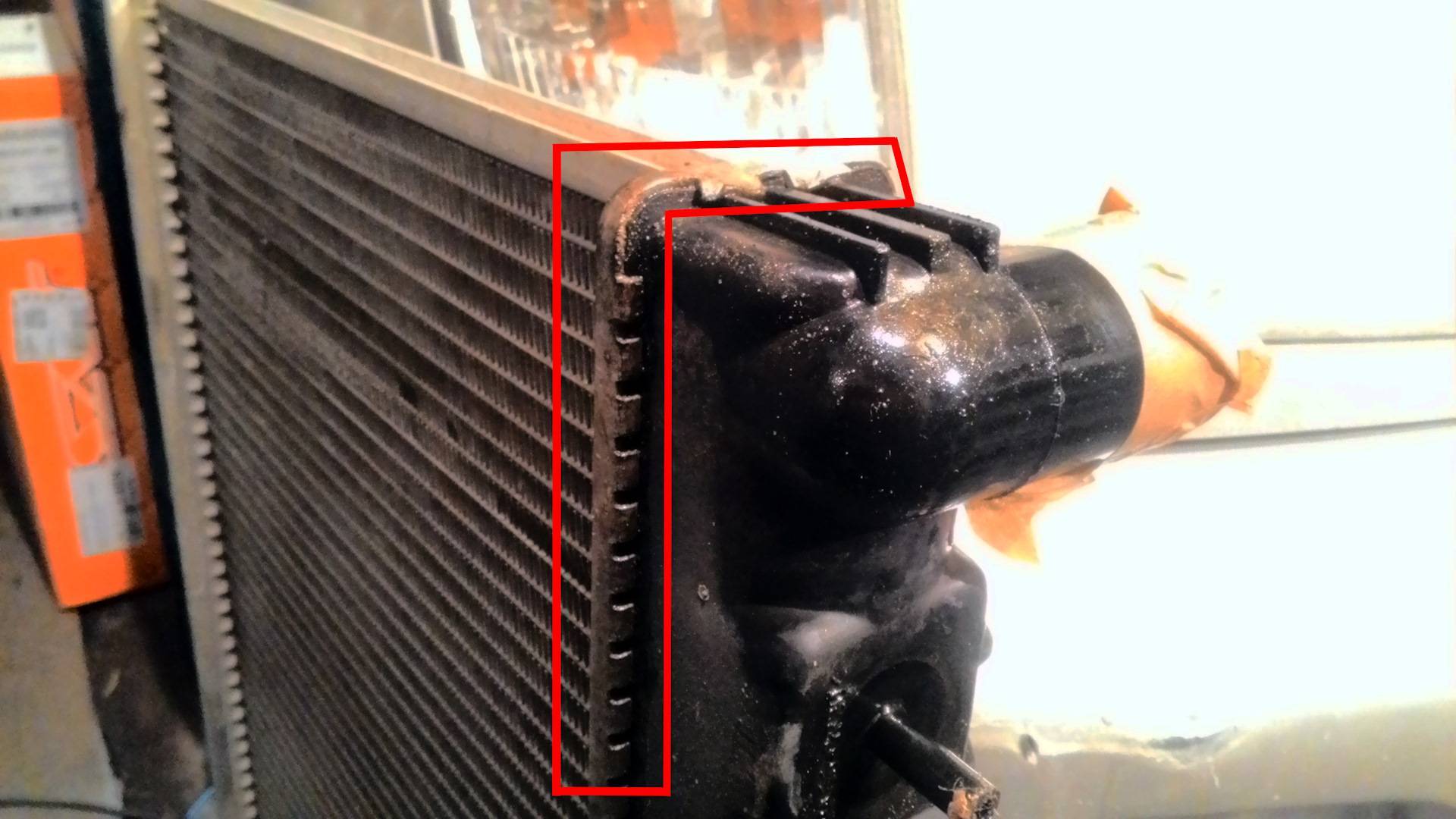 Потек радиатор охлаждения: причины, что делать