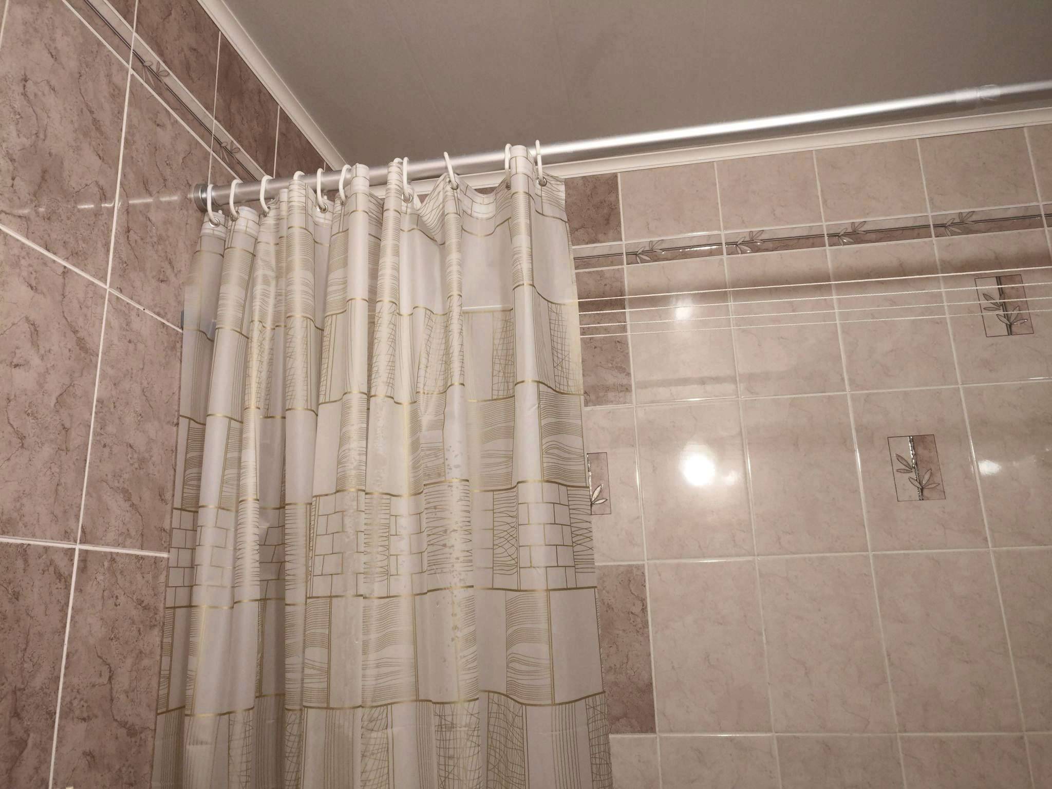 Шторка для ванной комнаты (120 фото): стеклянные, пластиковые и мягкие шторы 2022 года
