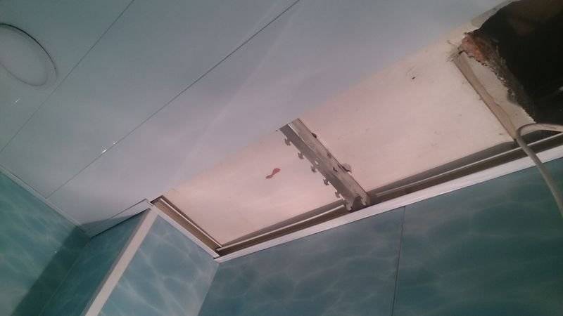 Применение реечных потолков в ванной комнате