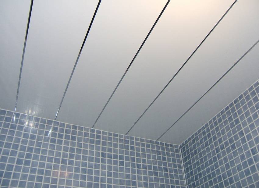 Установка реечного потолка в ванной комнате своими руками — какой лучше выбрать (пошаговое видео, фото)