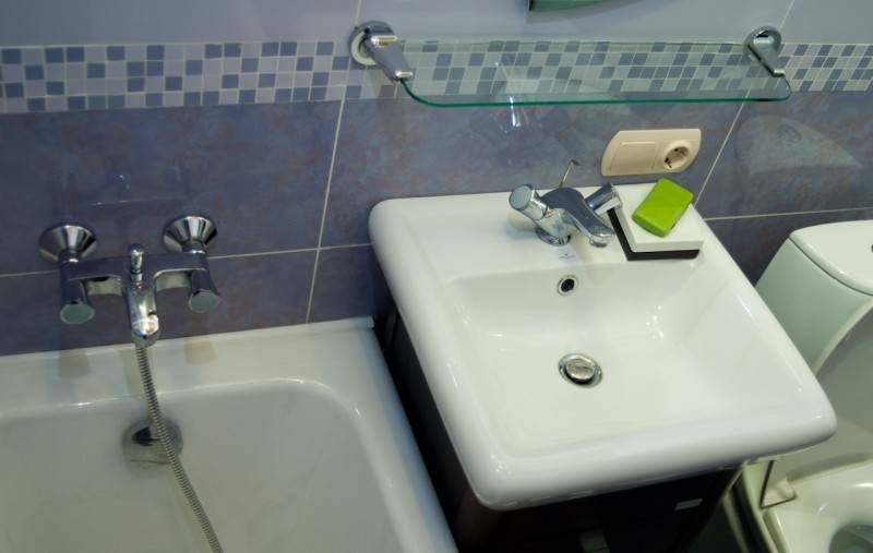 Электромонтаж в ванной: нормы и требования