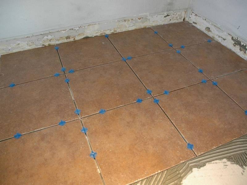 Укладка плитки на деревянный пол и фанеру; как положить плитку на дсп и двп