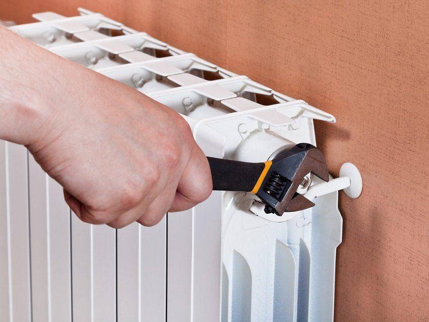 Замена батарей отопления в квартире: для чего это нужно и как выполнить её по закону