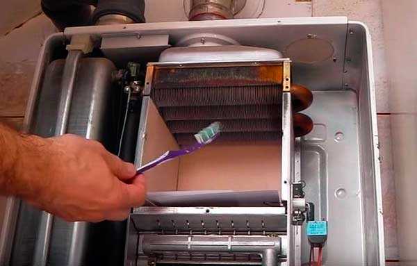 Как почистить газовый котел: промывка теплообменника + чистка от копоти