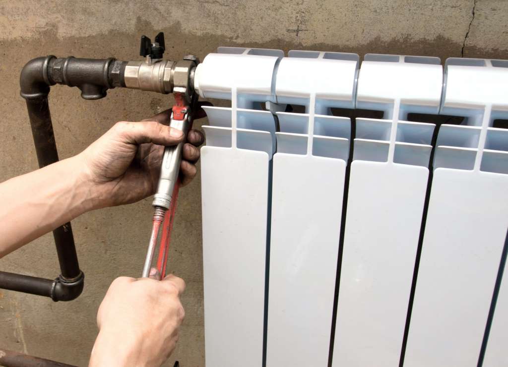 Замена радиатора в системе центрального отопления
