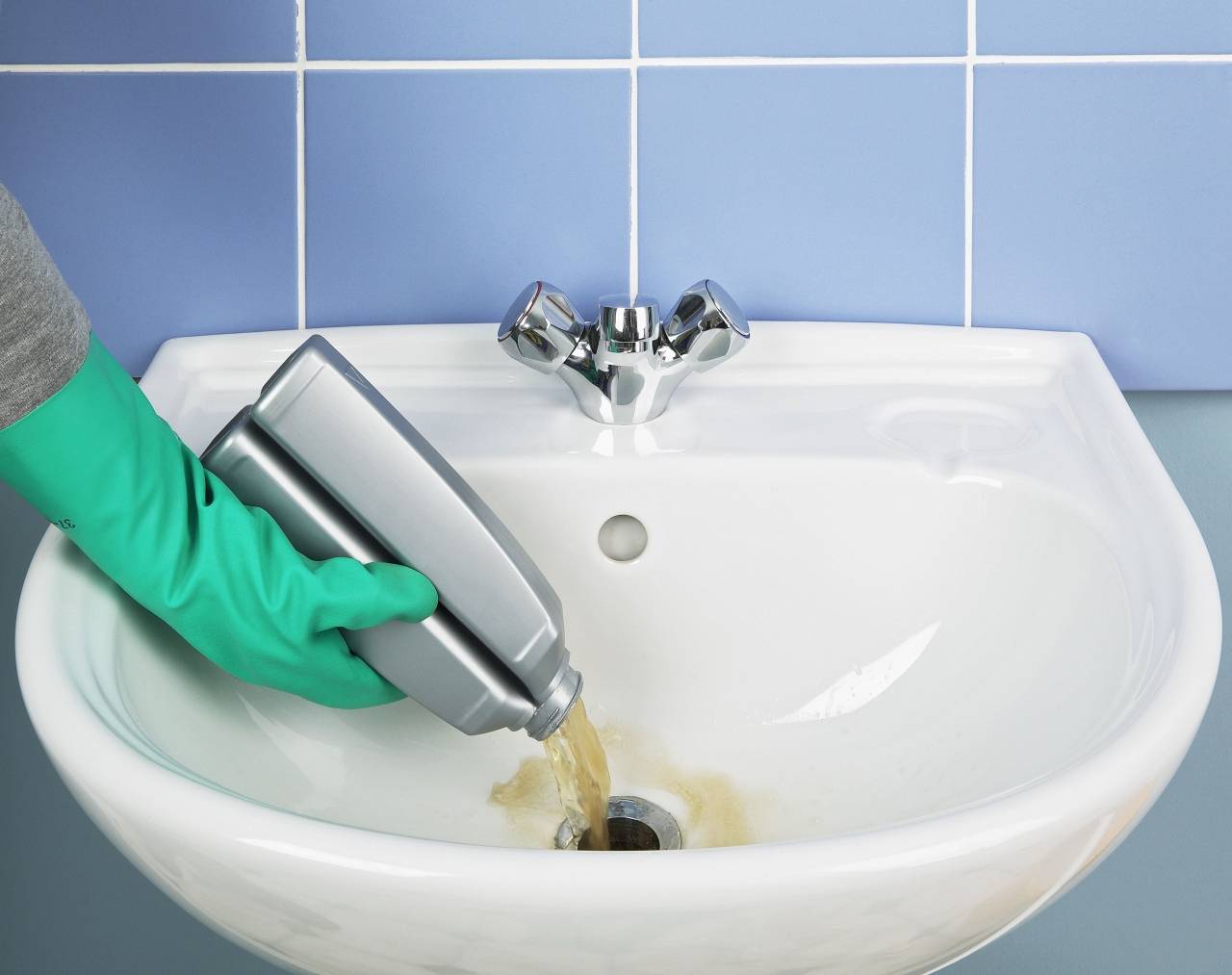 Как прочистить канализацию: устранение засора в трубе, сливе и раковине