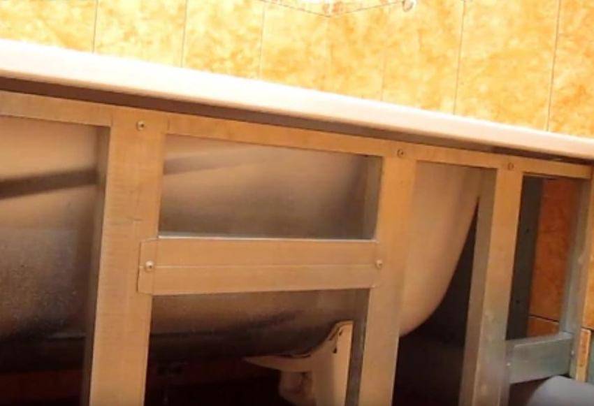 Установка акриловой ванны своими руками: под плитку, на каркас, на ножки, на кирпичи (+ видео)