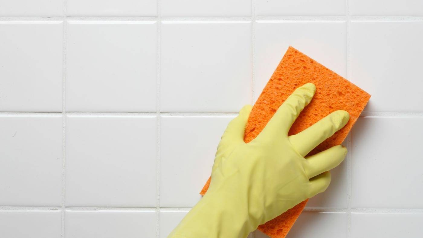 Чем отмыть плитку в ванной от налета в домашних условиях: народные и химические средства (видео)