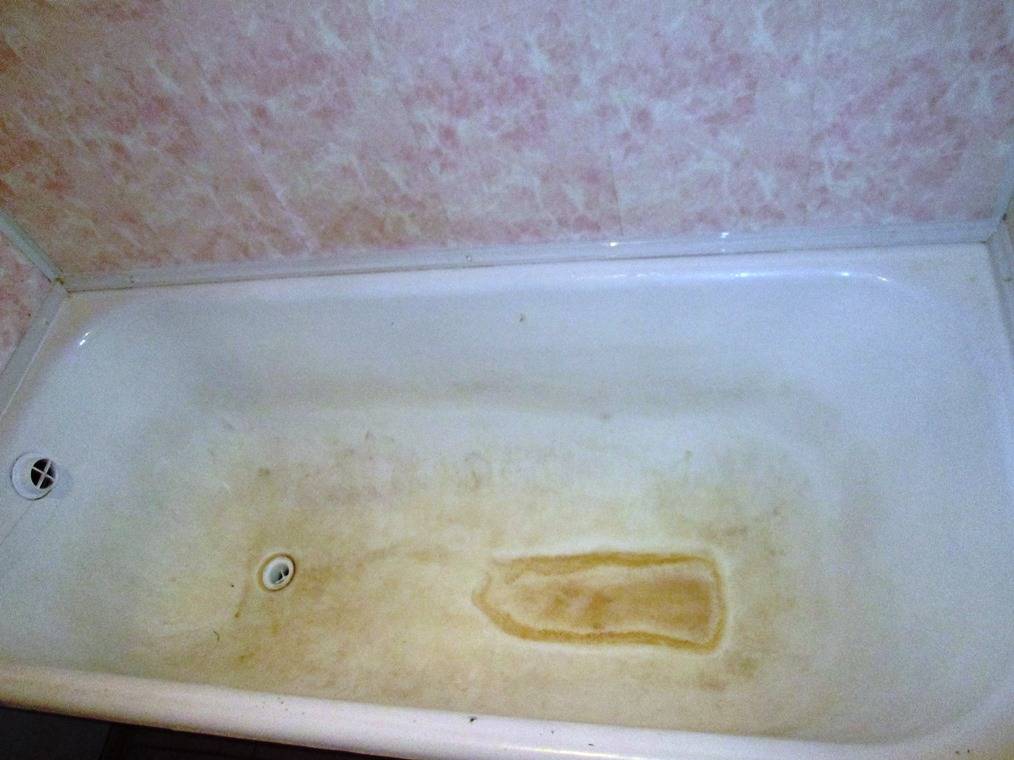 Как очистить ванну: желтых пятен на акриле, известкового налета