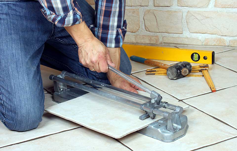 Как резать напольную плитку в домашних условиях: 5 инструментов для работы