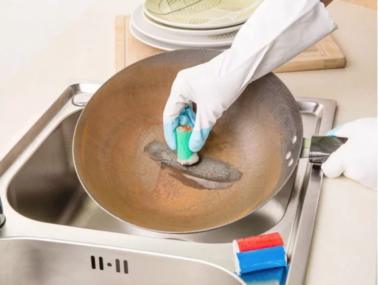 Как очистить от многолетнего нагара чугунную сковороду