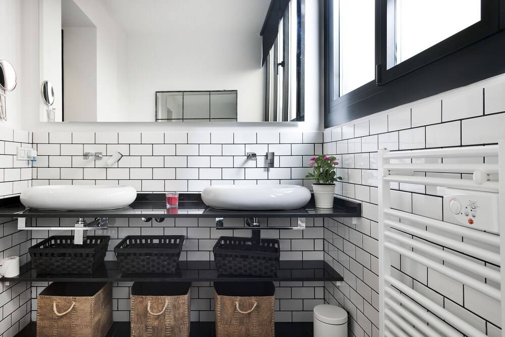 Плитка «кабанчик» для ванной, особенности керамики и ее использование в дизайне интерьера - 10 фото