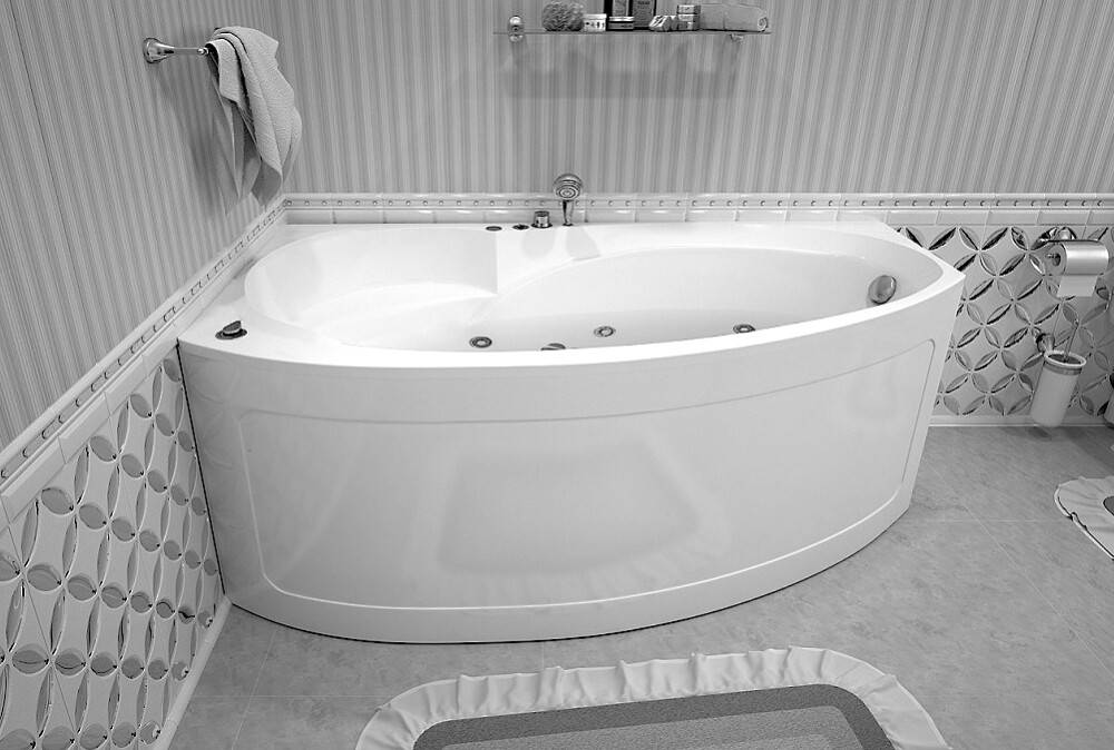 Асимметричная ванна, правила выбора с учетом формы, размеров