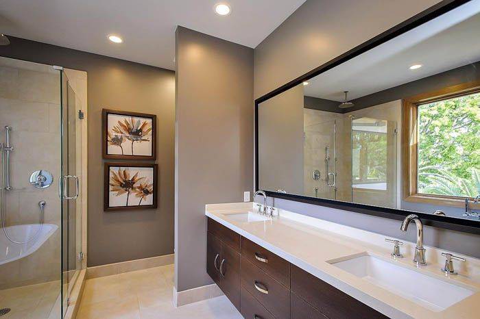 Выбираем большие зеркала для ванной комнаты. плюсы, минусы и размещение