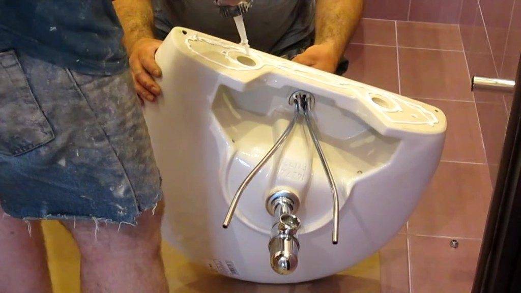 Как прикрепить раковину к стене в ванной