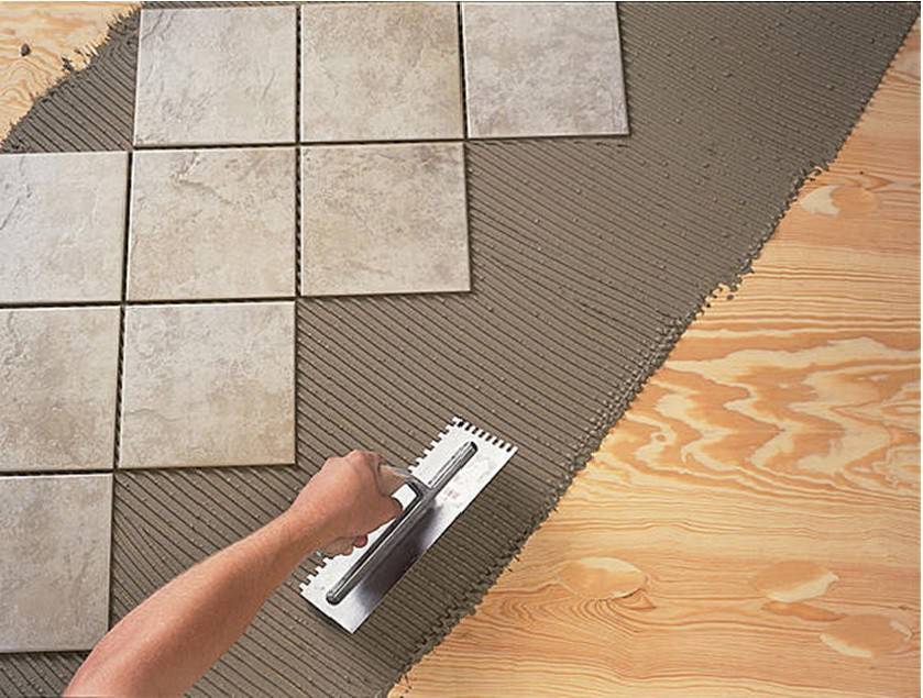 Как уложить плитку на деревянный пол в доме своими руками: можно ли класть? пошаговая инструкция +видео