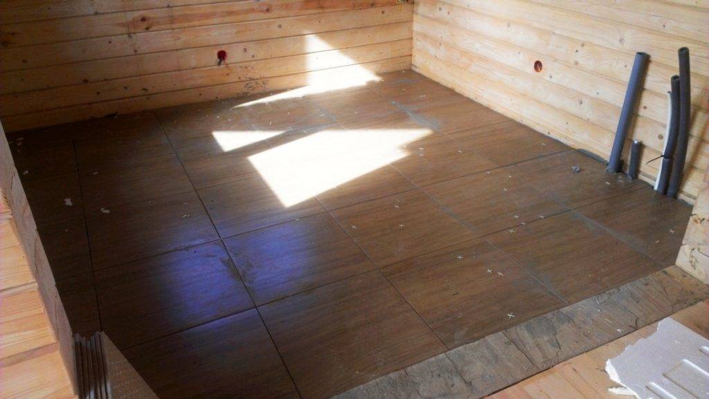 Что положить на деревянный пол в ванной, какое покрытие лучше