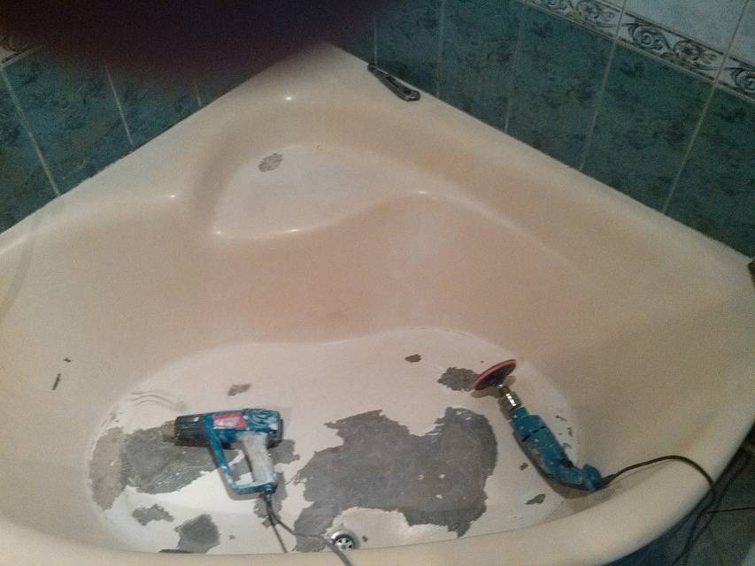 Раскрываем секреты: чем чистить стальную ванну, что бы не повредить эмаль?