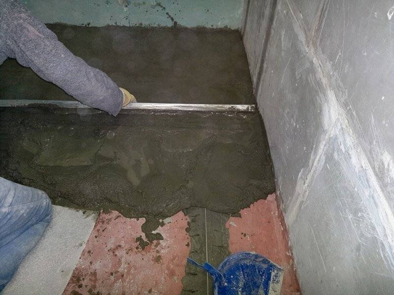 Как залить пол в ванной под плитку. стяжка пола в ванной под плитку — виды и монтаж - все о строительстве