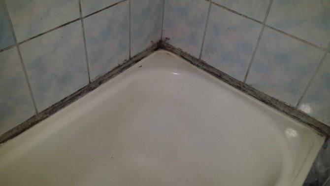 Как заделать щель между ванной и стеной: чем закрыть стык, замазать зазор, как убрать расстояние, пространство, промежуток, дырку
