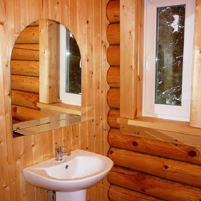 Установка душевых кабин в деревянном доме: возможно ли это?