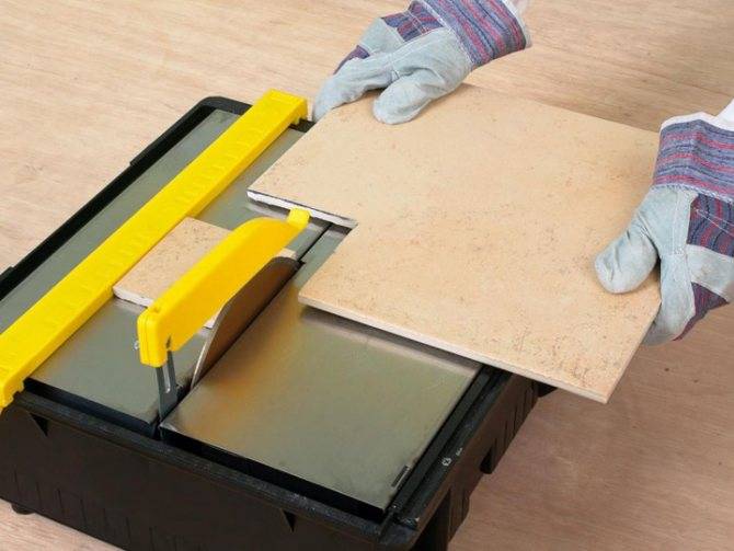 Как пользоваться ручным плиткорезом: устройство, как резать кафельную плитку и керамогранит, инструкция по применению, видео, секреты