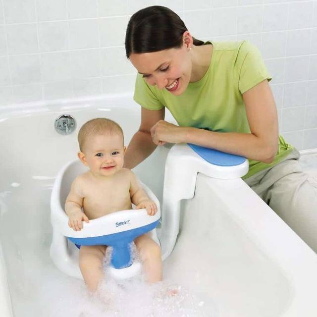 Обзор лучших стульчиков для купания ребенка в ванне