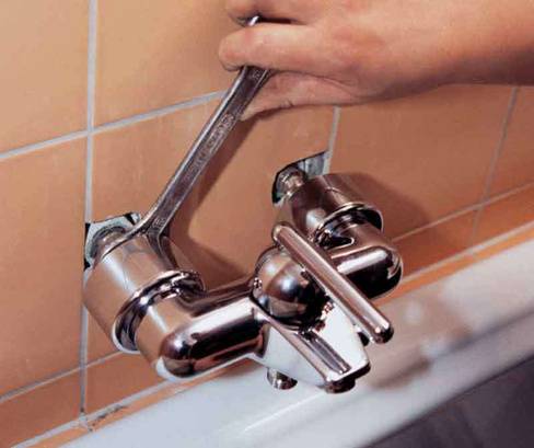 Как поменять смеситель в ванной: подробная инструкция установки, необходимые инструменты + полезные советы