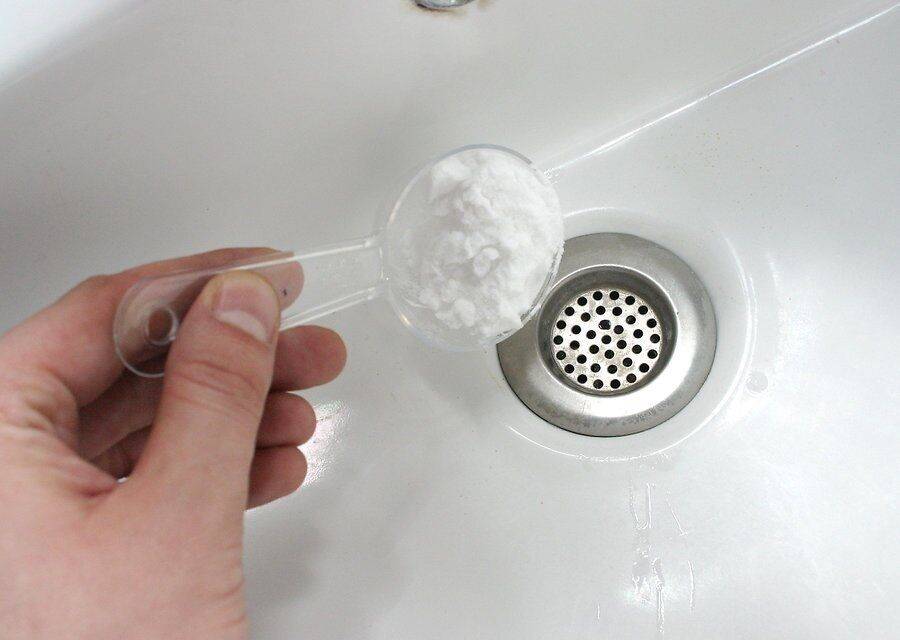 Как почистить сифон в ванной не разбирая, как чистить слив вантузом и без него