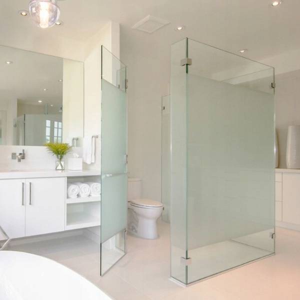 Как правильно выбрать стеклянную перегородку для ванной комнаты?