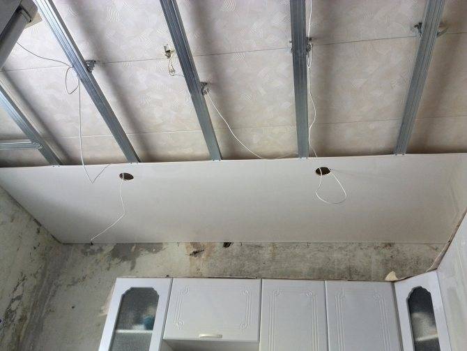 Как сделать потолок из панелей пвх своими руками — особенности монтажа