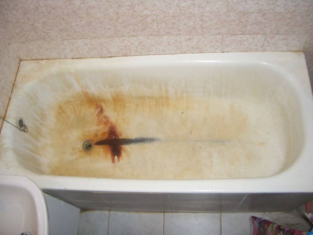 Чем очистить ванну от налета, не повредив ее поверхность. какие способы помогут эффективно отмыть плитку в ванной от налета
