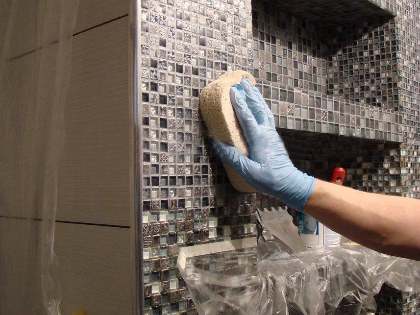 Плитка-мозаика для ванной: дизайн и укладка