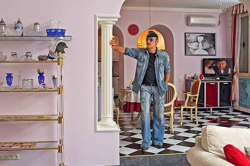 Михаил боярский и его уютный дом: расположение, планировка, дизайн, материалы, цвет, мебель, освещение, декор